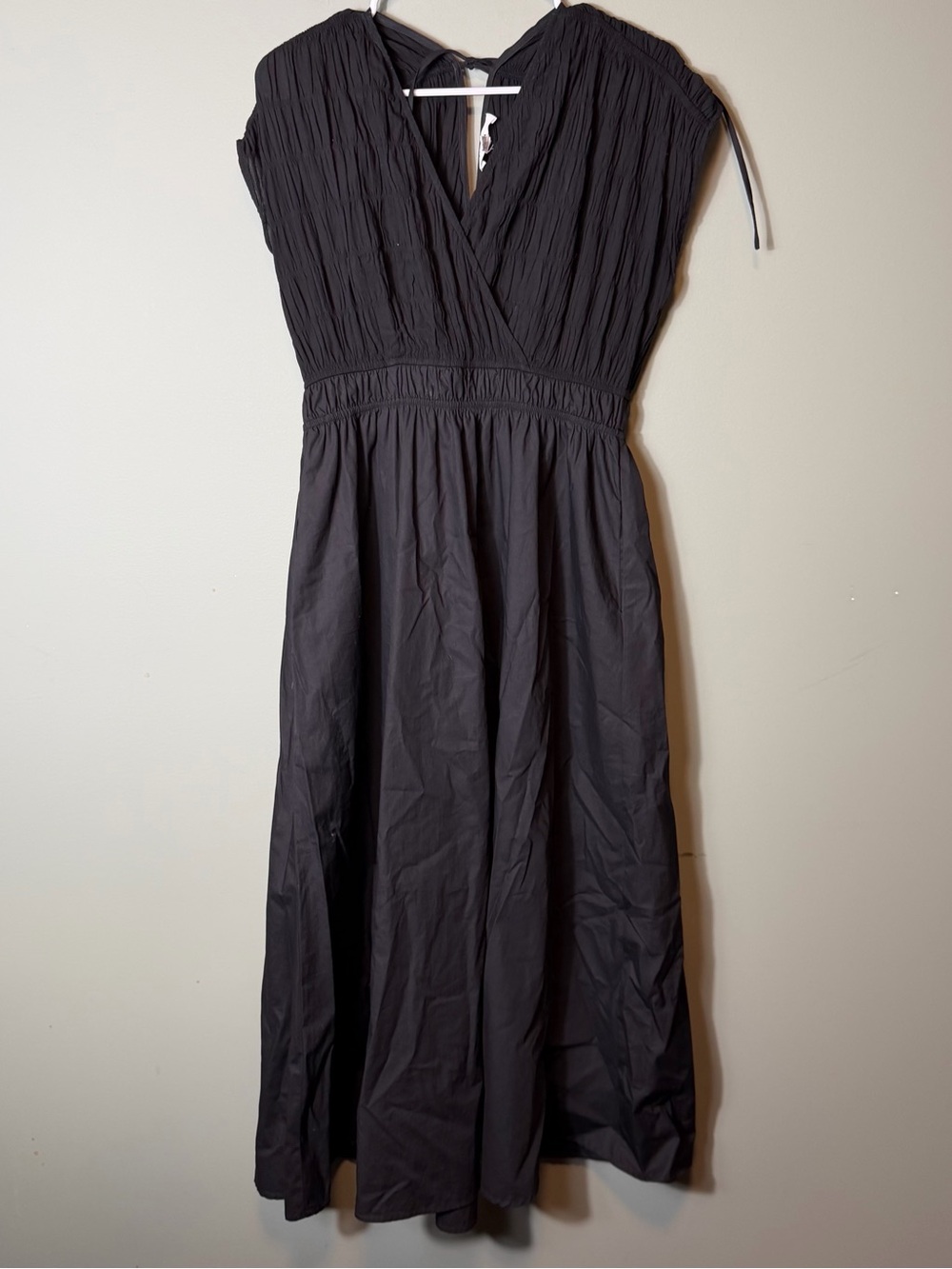 THML Women’s Black V-Neck Midi Dress with‎ Gathered Bodice Medium